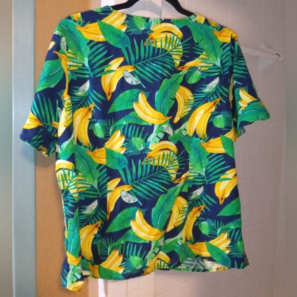 🍄🍄🍄 Banana leaf button down top - Picture 4 of 5